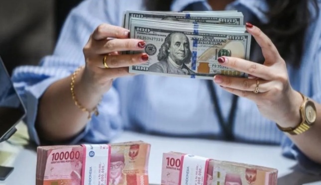 Rupiah menguat seiring respon positif investor atas cadev Indonesia Rupiah menguat seiring respon positif investor atas cadev Indonesia
