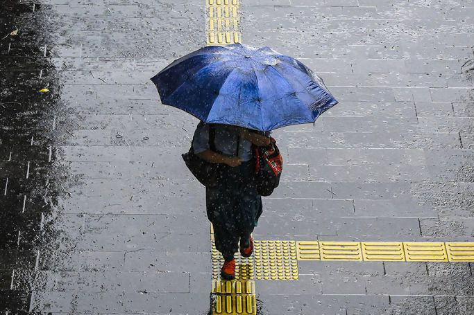 Sebagian besar wilayah Jakarta diguyur hujan Sabtu siang ini Sebagian besar wilayah Jakarta diguyur hujan Sabtu siang ini
