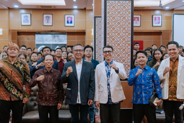 KMHDI gelar simposium dan konsolidasi nasional pemimpin muda Hindu KMHDI gelar simposium dan konsolidasi nasional pemimpin muda Hindu