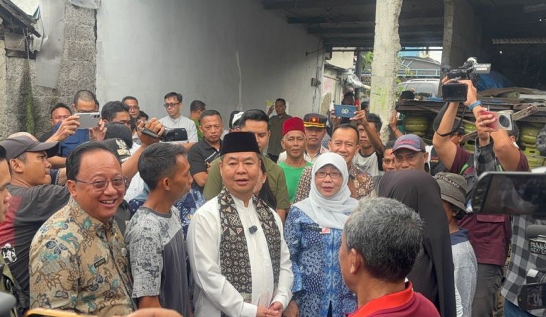 Pj Gubernur DKI tinjau pangkalan elpiji 3 kg di Kramat Jati