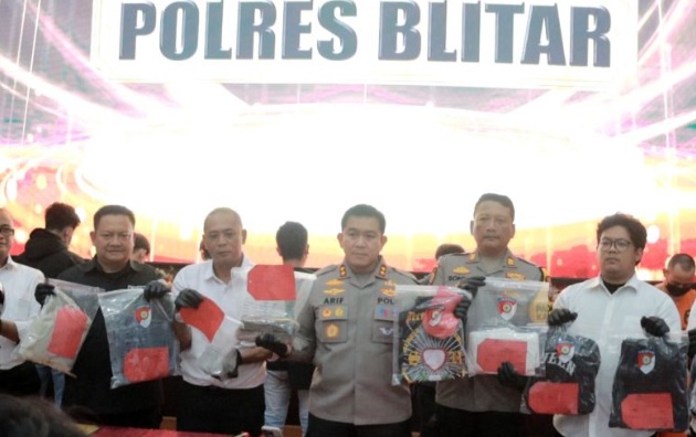 Polres Blitar tangkap belasan pendekar terlibat tindak kejahatan Polres Blitar tangkap belasan pendekar terlibat tindak kejahatan