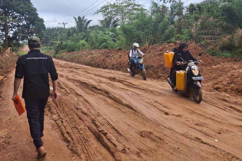 Ombudsman soroti delapan titik jalan penghubung Delas-Nyelanding rusak
