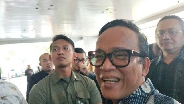 Wamenaker: Pemerintah cari solusi terbaik untuk korban PHK Sritex Wamenaker: Pemerintah cari solusi terbaik untuk korban PHK Sritex