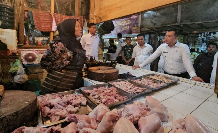 Hadapi  puasa Ramadan Wabup Majalengka sidak pasar dan SPBE