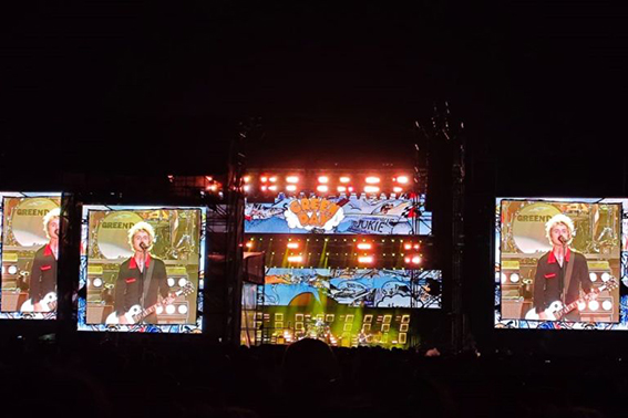 Green Day bawakan lagu-lagu ikonik di konser Jakarta Green Day bawakan lagu-lagu ikonik di konser Jakarta