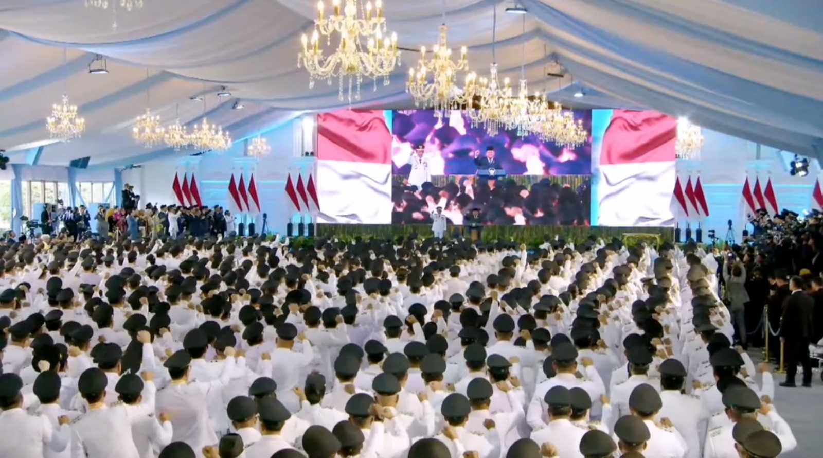 Sejarah, kepala daerah berbaris rapih dilantik Presiden Sejarah, kepala daerah berbaris rapih dilantik Presiden