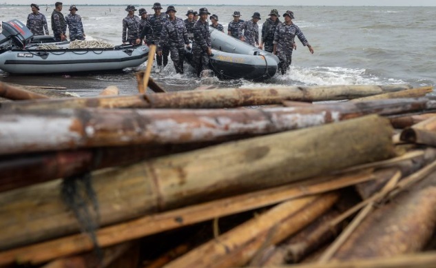 Tujuh personel TNI AL alami kecelakaan selama pembongkaran pagar laut Tujuh personel TNI AL alami kecelakaan selama pembongkaran pagar laut