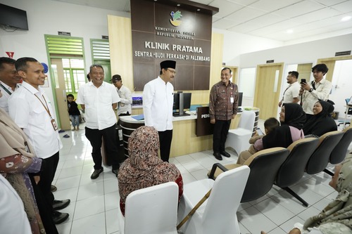 Gus Ipul pastikan seluruh layanan masyarakat tetap prima