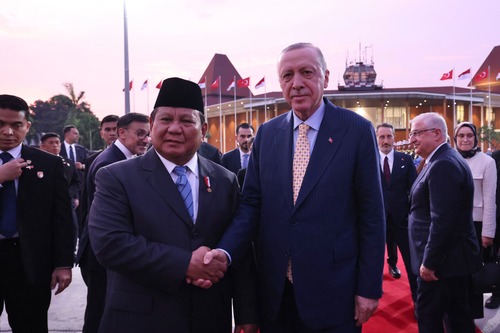 Pelukan hangat Prabowo melepas kepulangan Erdogan