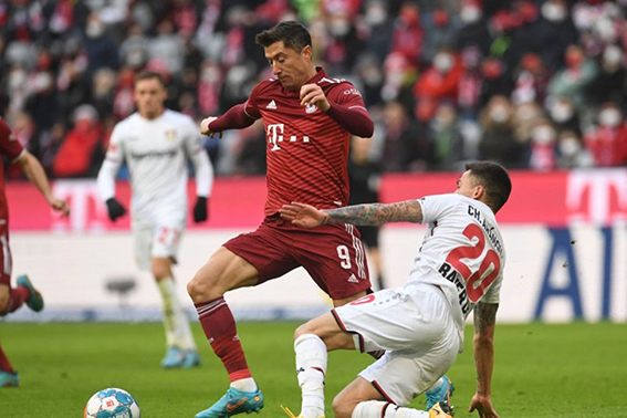 Bayern Muenchen masih di posisi puncak klasemen Liga Jerman Bayern Muenchen masih di posisi puncak klasemen Liga Jerman