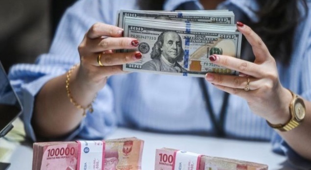 Rupiah menguat seiring data neraca perdagangan Indonesia surplus Rupiah menguat seiring data neraca perdagangan Indonesia surplus