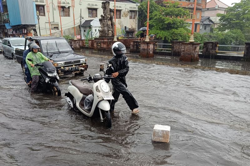 BMKG sebut cuaca berawan-hujan masih meliputi mayoritas Indonesia BMKG sebut cuaca berawan-hujan masih meliputi mayoritas Indonesia