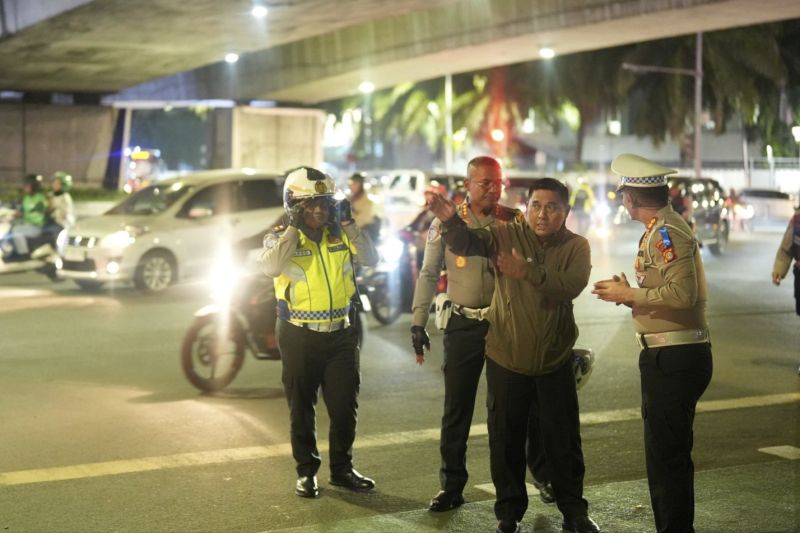 Kapolda Metro Jaya tinjau langsung kerja Tim Urai Kemacetan Kapolda Metro Jaya tinjau langsung kerja Tim Urai Kemacetan