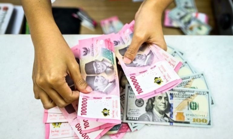 Rupiah pada Jumat pagi menguat jadi Rp16.334 per dolar AS