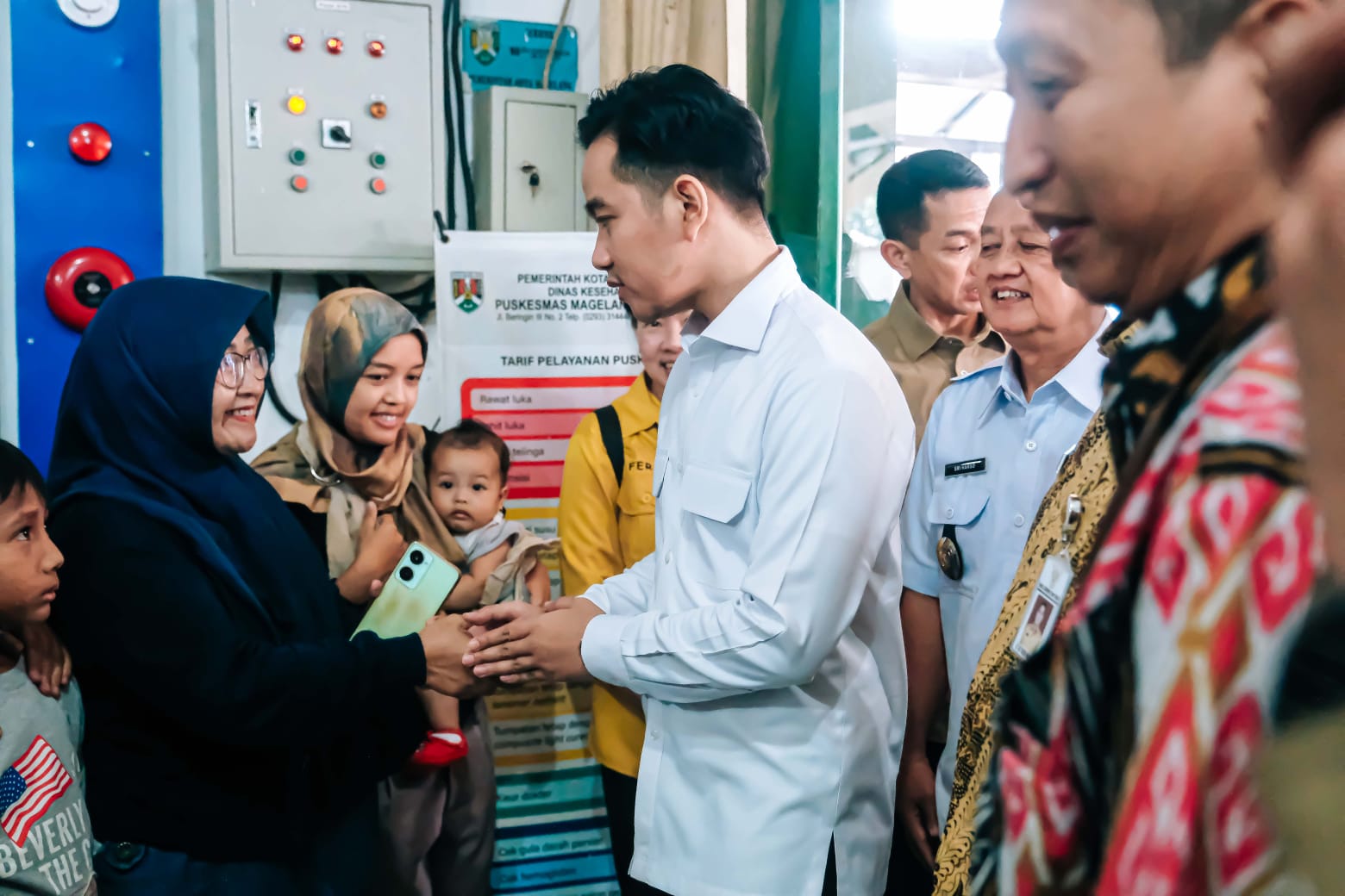 Wapres Gibran tinjau langsung pelaksanaan 2 program nasional di Kota Magelang Wapres Gibran tinjau langsung pelaksanaan 2 program nasional di Kota Magelang