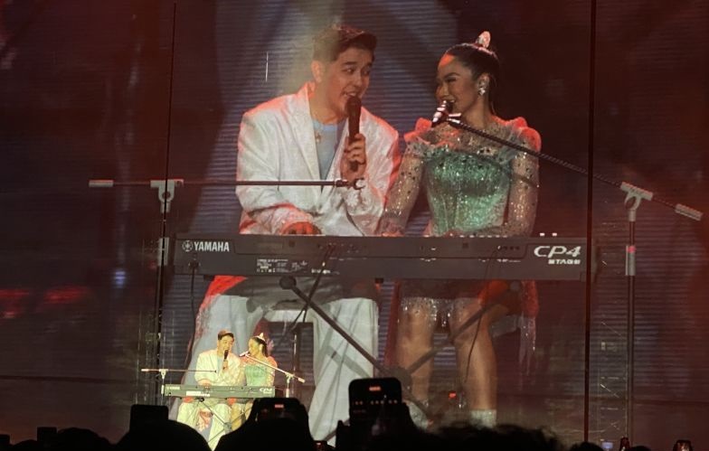 Yura Yunita ajak suami bernyanyi bersama di konser Bingah Yura Yunita ajak suami bernyanyi bersama di konser Bingah