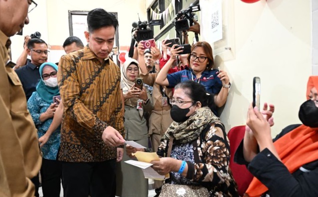Wapres ajak warga cek kesehatan saat tinjau puskesmas di Kelapa Gading Wapres ajak warga cek kesehatan saat tinjau puskesmas di Kelapa Gading