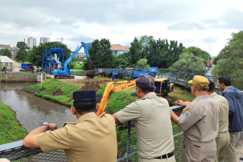 Pemkot Jaksel keruk lumpur Waduk Lebak Bulus untuk tangani banjir Pemkot Jaksel keruk lumpur Waduk Lebak Bulus untuk tangani banjir