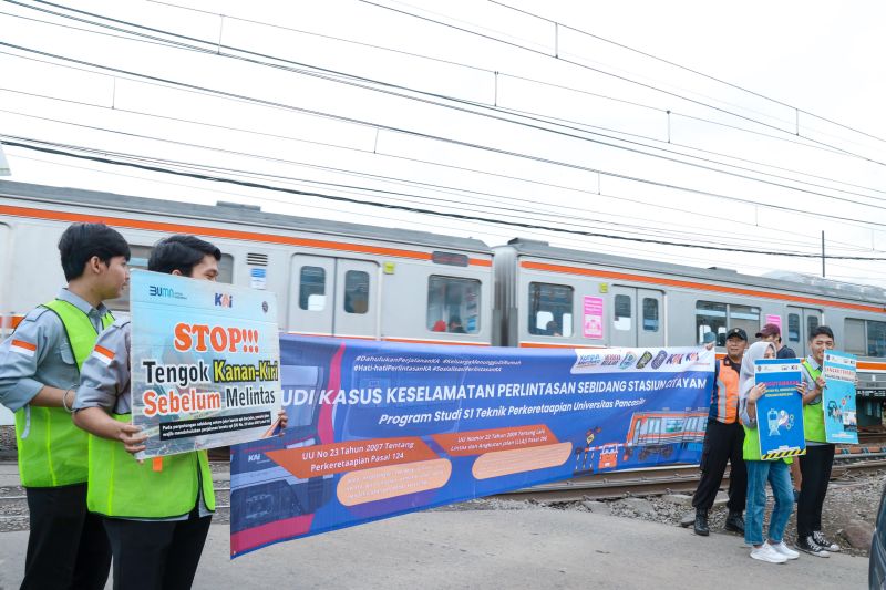 KAI: Pemasangan palang pintu perlintasan KA tanggung jawab pemerintah KAI: Pemasangan palang pintu perlintasan KA tanggung jawab pemerintah