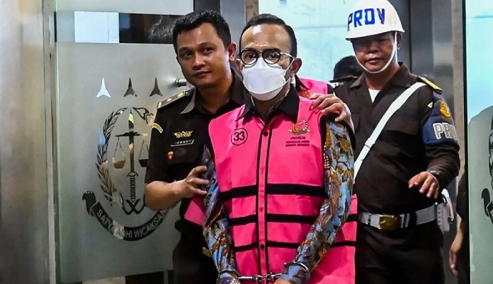 Kejagung tetapkan Dirut PT Pertamina Patra Niaga sebagai tersangka korupsi Rp193,7 triliun Kejagung tetapkan Dirut PT Pertamina Patra Niaga sebagai tersangka korupsi Rp193,7 triliun