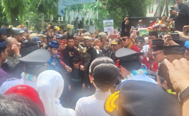 Ribuan warga sambut Supian-Chandra di Balai Kota Depok Ribuan warga sambut Supian-Chandra di Balai Kota Depok