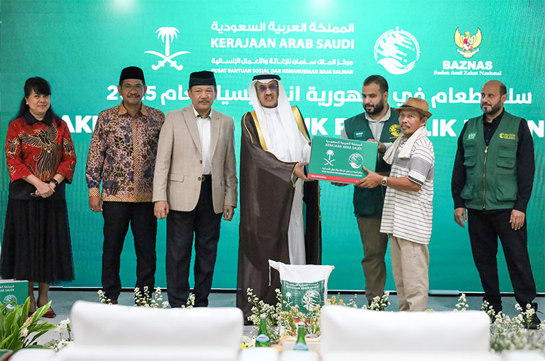 BAZNAS bersama King Salman Humanitarian Aid & Relief Centre distribusikan 7.911 bantuan paket pangan BAZNAS bersama King Salman Humanitarian Aid & Relief Centre distribusikan 7.911 bantuan paket pangan