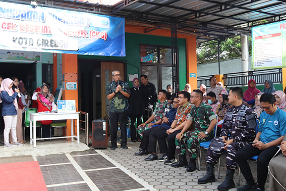 Wali Kota Cirebon dorong warganya manfaatkan pemeriksaan kesehatan gratis dan Gerakan Bersih Nyamuk Wali Kota Cirebon dorong warganya manfaatkan pemeriksaan kesehatan gratis dan Gerakan Bersih Nyamuk