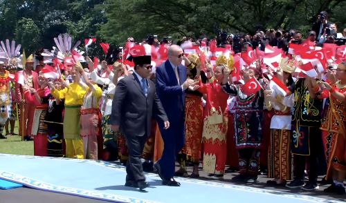Momen kehangatan Prabowo sambut Erdogan di Istana Bogor Momen kehangatan Prabowo sambut Erdogan di Istana Bogor