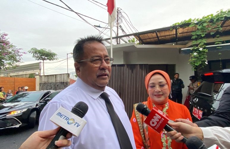 Rano Karno dan istri datangi rumah Pramono Anung sebelum pelantikan Rano Karno dan istri datangi rumah Pramono Anung sebelum pelantikan