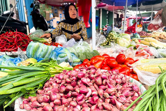 Harga pangan Jumat, cabai rawit Rp82.450/kg, bawang merah Rp36.850/kg Harga pangan Jumat, cabai rawit Rp82.450/kg, bawang merah Rp36.850/kg