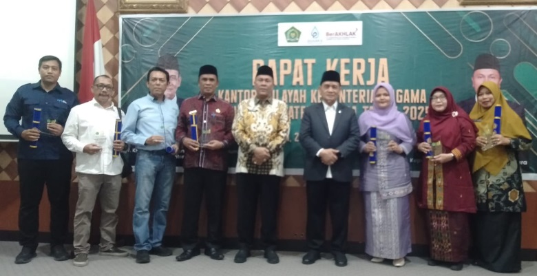 Wamen Kemenag RI buka raker Kemenag Sumut dan kunjungi MAN 2 Model Medan Wamen Kemenag RI buka raker Kemenag Sumut dan kunjungi MAN 2 Model Medan