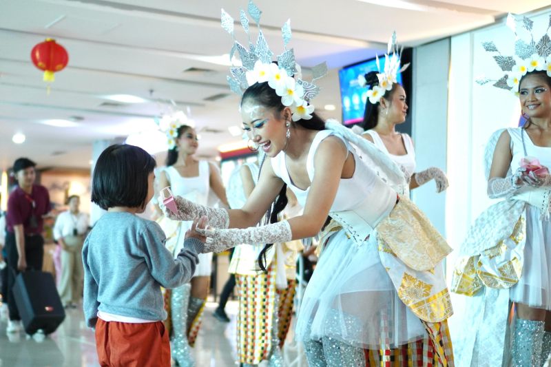 Bandara Ngurah Rai hadirkan parade cupid berbusana Bali Bandara Ngurah Rai hadirkan parade cupid berbusana Bali
