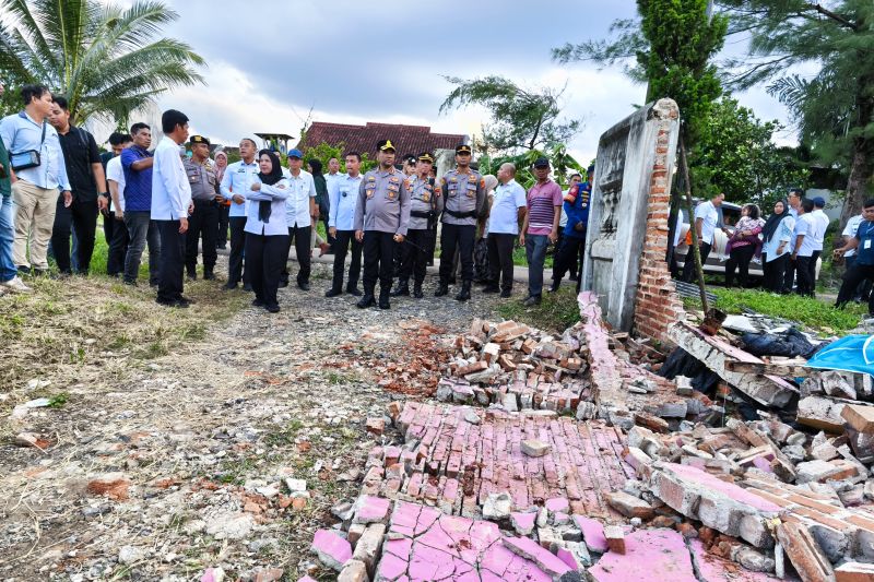 BPBD Bandarlampung catat 60 rumah rusak akibat angin puting beliung BPBD Bandarlampung catat 60 rumah rusak akibat angin puting beliung