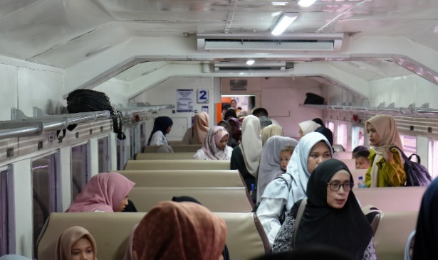 Hari pertama Gapeka 2025, KAI Divre II Sumbar ajak anak panti asuhan naik KA gratis Hari pertama Gapeka 2025, KAI Divre II Sumbar ajak anak panti asuhan naik KA gratis