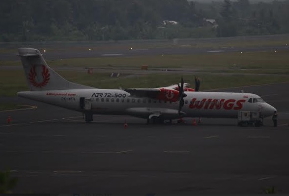 26 Februari 2017: Pesawat Wings Air pecah ban di Bandara Radin Inten 26 Februari 2017: Pesawat Wings Air pecah ban di Bandara Radin Inten