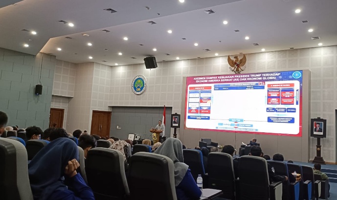 Kuliah Tamu UM, BI ajak mahasiswa jaga tiga stabilitas agar ekonomi terus tumbuh Kuliah Tamu UM, BI ajak mahasiswa jaga tiga stabilitas agar ekonomi terus tumbuh