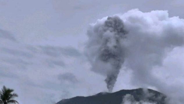 Gunung Ibu masih Siaga setelah erupsi beruntun sepanjang Rabu Gunung Ibu masih Siaga setelah erupsi beruntun sepanjang Rabu