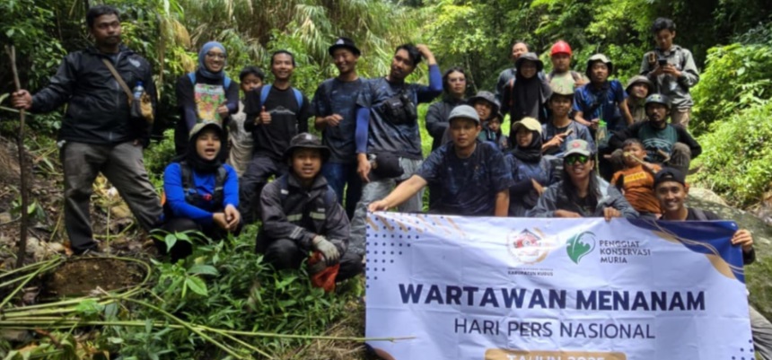 Peringati Hari Pers, PWI Kudus tanam 200 bibit fikus di lereng Muria Peringati Hari Pers, PWI Kudus tanam 200 bibit fikus di lereng Muria