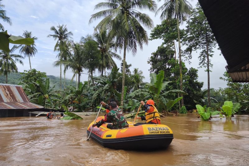 Baznas salurkan bantuan sembako untuk korban banjir Makassar dan Maros
