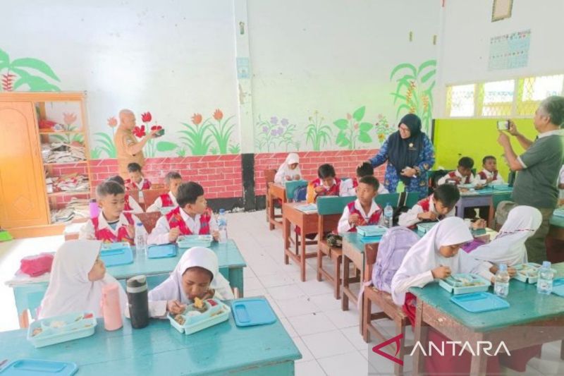 MBG perdana di Kota Bima sasar 3.262 pelajar MBG perdana di Kota Bima sasar 3.262 pelajar
