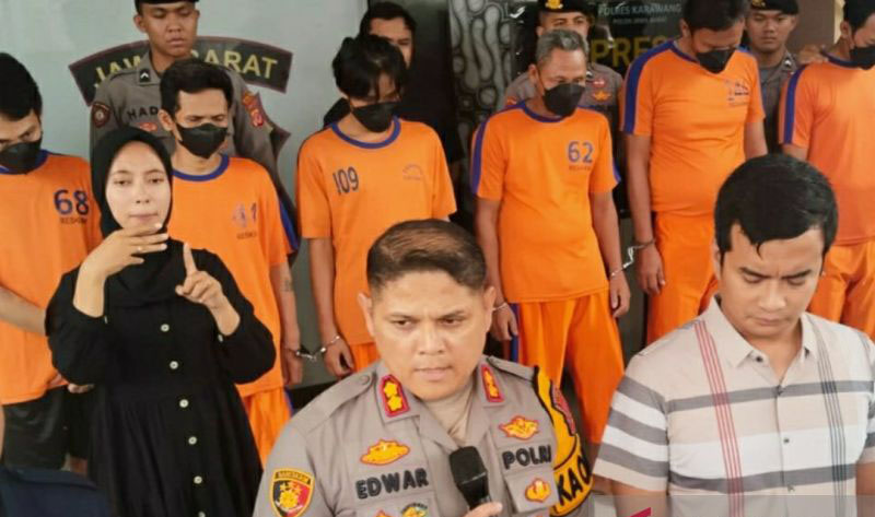 Polres Karawang ungkap kasus penipuan dengan modus uang palsu
