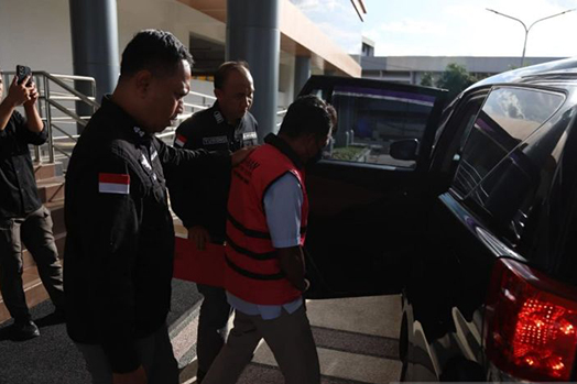 Kejati Kaltim tahan tersangka baru kasus korupsi perusda pertambangan Kejati Kaltim tahan tersangka baru kasus korupsi perusda pertambangan