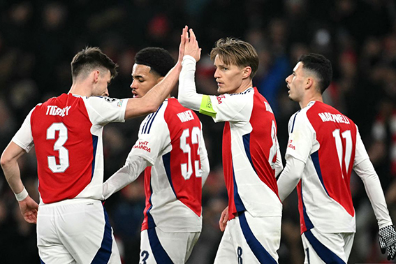 Arsenal tertinggal 13 poin dari Liverpool Arsenal tertinggal 13 poin dari Liverpool