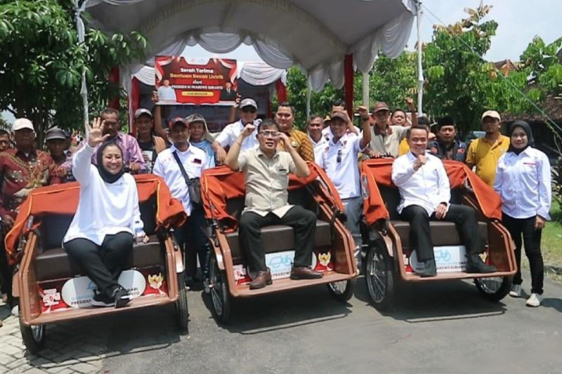 Yayasan GSN bagikan puluhan becak listrik di Kabupaten Madiun Yayasan GSN bagikan puluhan becak listrik di Kabupaten Madiun
