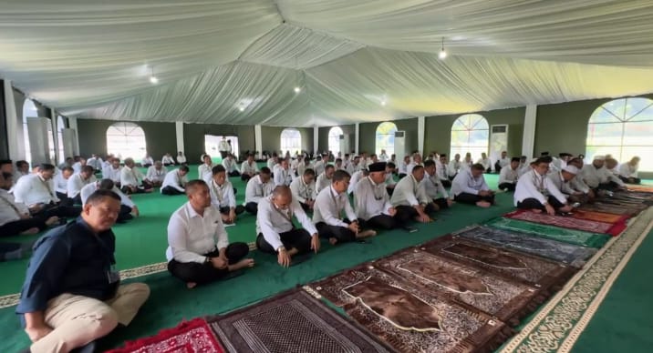Retret pembekalan, kepala daerah khidmat jalani ibadah