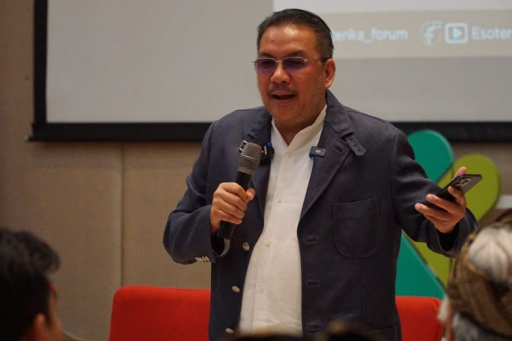 Denny JA dan 15 Puisi Esai Pejuang: Mendobrak batas Sastra, Sejarah, dan Advokasi Denny JA dan 15 Puisi Esai Pejuang: Mendobrak batas Sastra, Sejarah, dan Advokasi