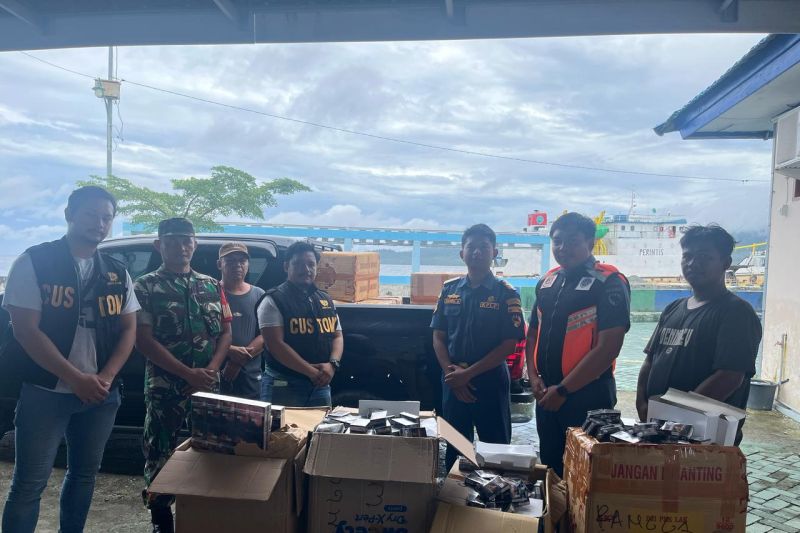 Bea Cukai Luwuk gagalkan pengiriman rokok ilegal di Kabupaten Touna Bea Cukai Luwuk gagalkan pengiriman rokok ilegal di Kabupaten Touna