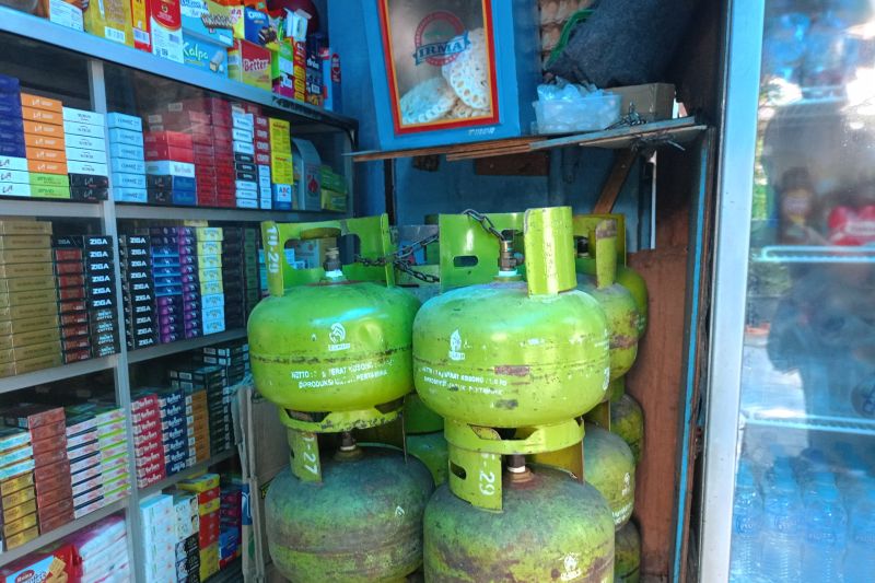 Warung di Jaktim masih kesulitan dapat stok LPG 3 kg Warung di Jaktim masih kesulitan dapat stok LPG 3 kg
