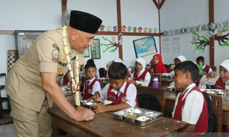 Program Makan Bergizi Gratis di Bangkalan melibatkan pelaku UMKM Program Makan Bergizi Gratis di Bangkalan melibatkan pelaku UMKM
