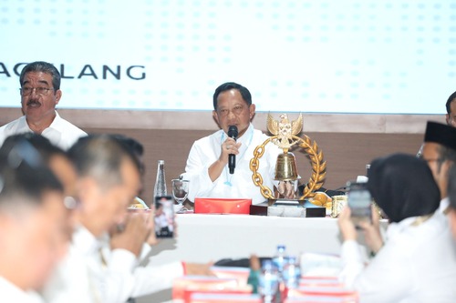 Santap siang Mendagri dan kepala daerah peserta retret